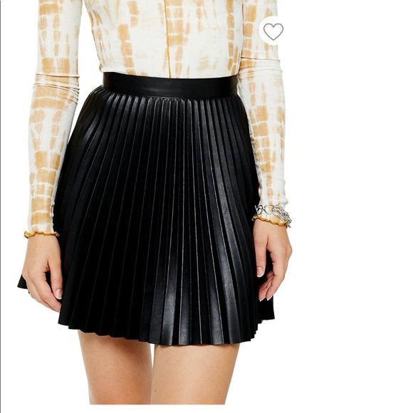 Topshop Dresses & Skirts - TOPSHOP Black Faux Leather Pleated Mini Skirt Prep